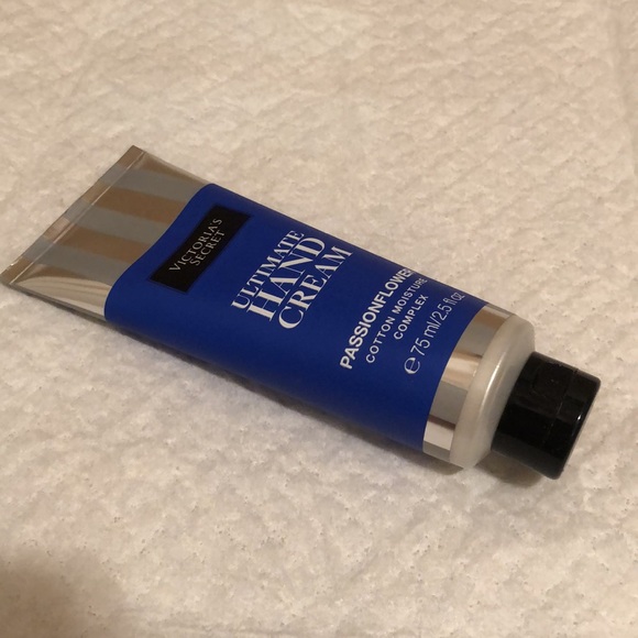 NWT Victoria’s Secret Ultimate Hand Cream. Passionflower Cotton Moisture Complex - Picture 3 of 7